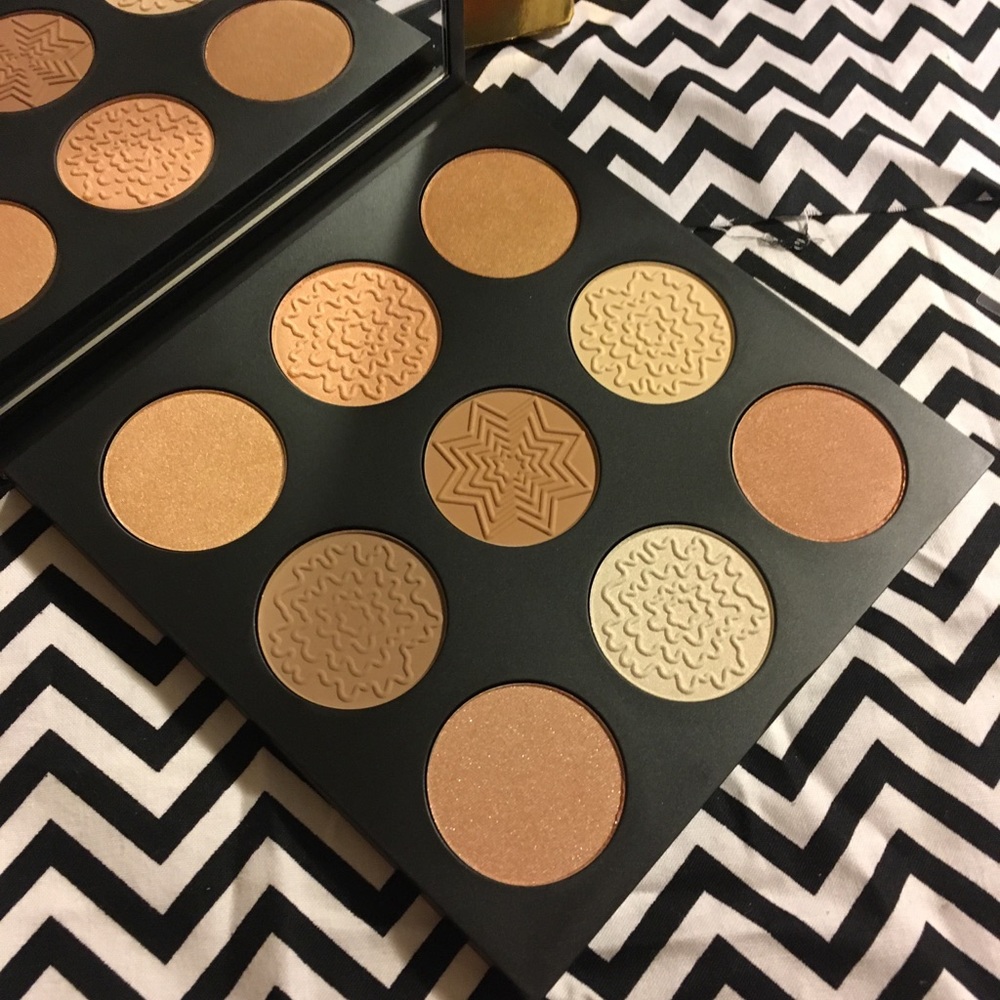 SOLD: Holidaze Contour Palette Limited Edition - Picture 4 of 7